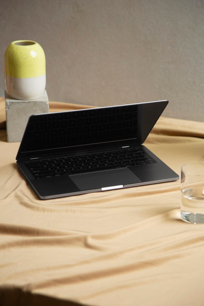 still-life-device-table